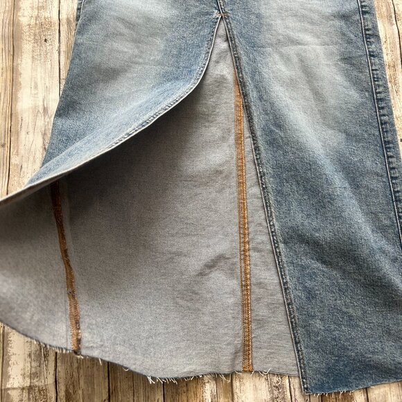 Express NWT Front Slit Raw Hem Denim Skirt Sz 0 - Picture 4 of 5
